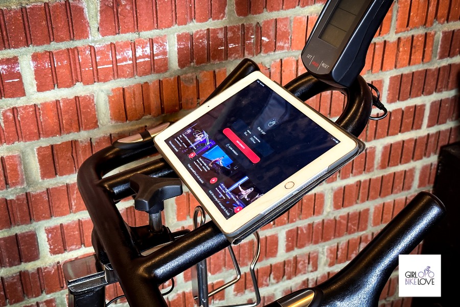 put the tablet into the handlebar stand
