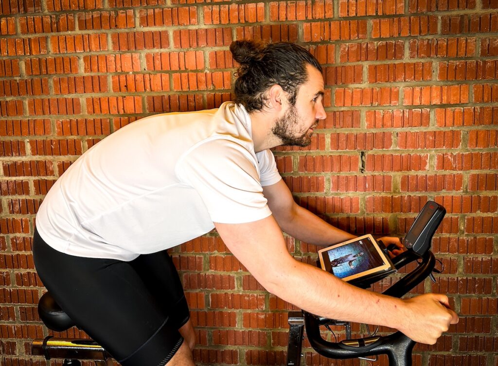 join an indoor cycling lesson on Apple fitness plus